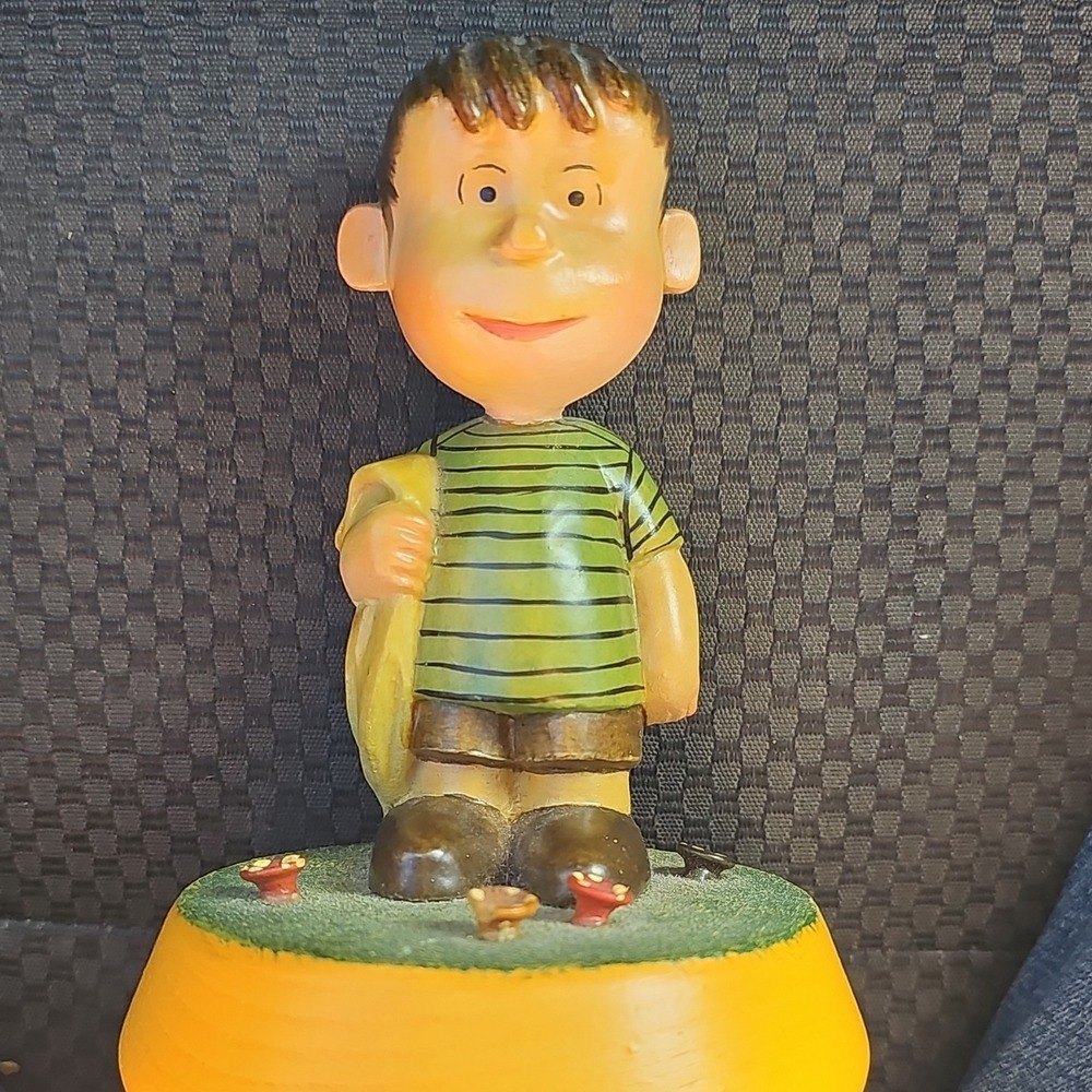 ANRI 1972 Vintage Peanuts Linus Italian Music box Stunning